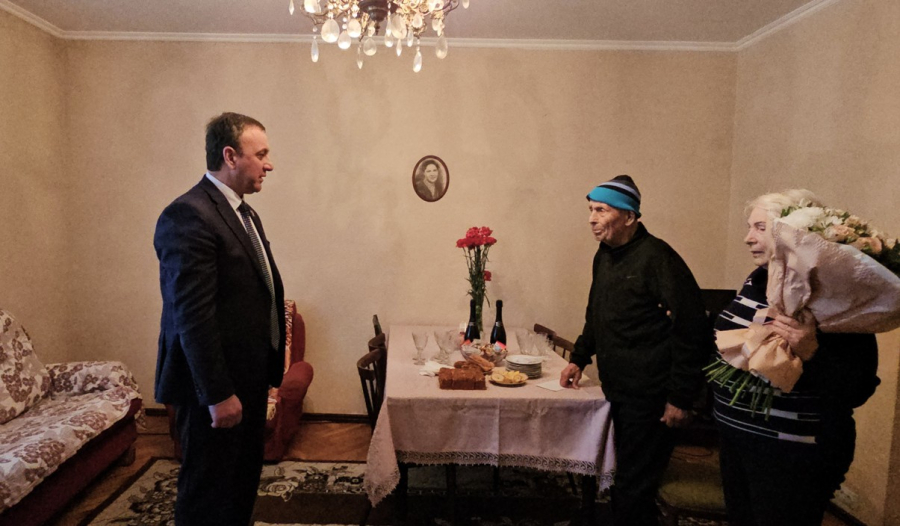 Владимир Делба поздравил ветерана ВОВ Алексея Ласурия с Днем Победы