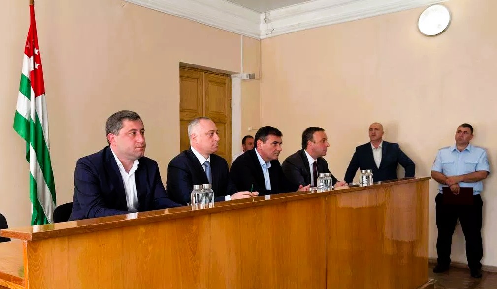 Владимир Делба принял участие во встрече с активом Ткуарчалского района