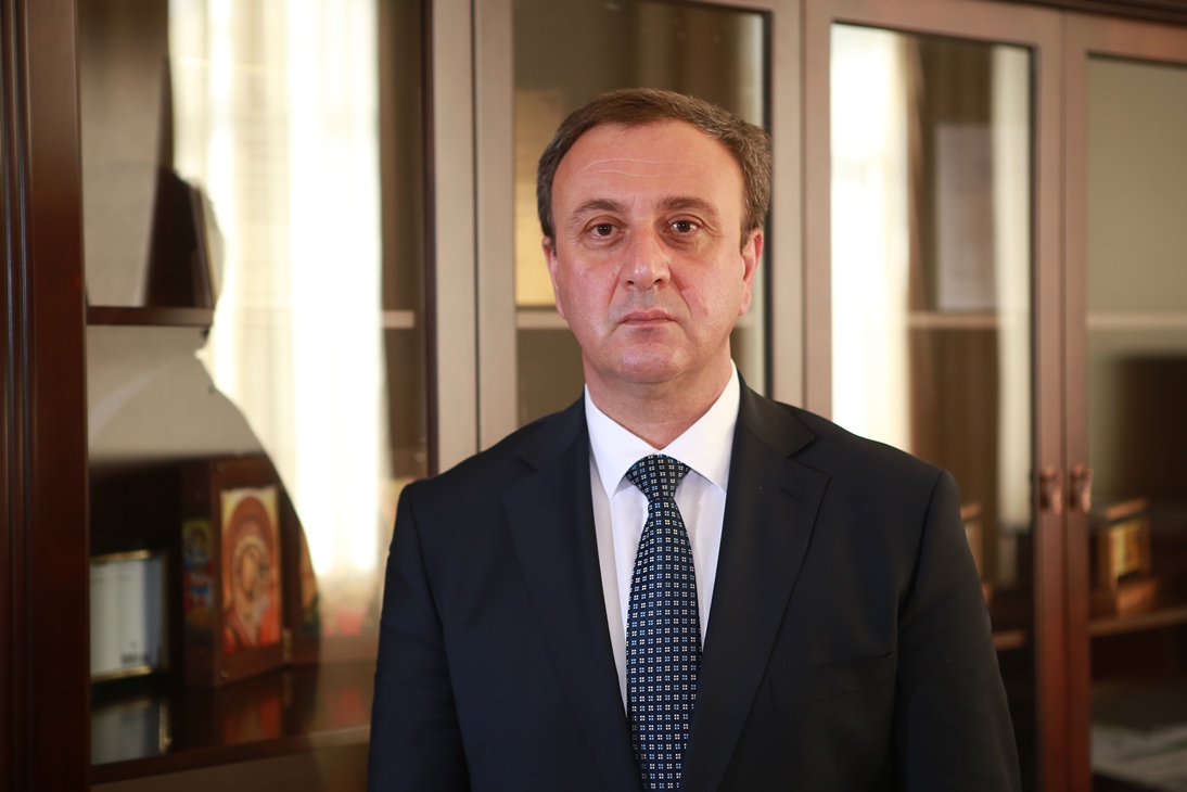 Премьер-министр поздравил с Днем строителей